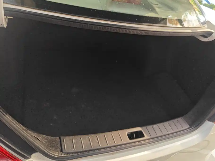 Nissan Sunny 2015 — фото 4