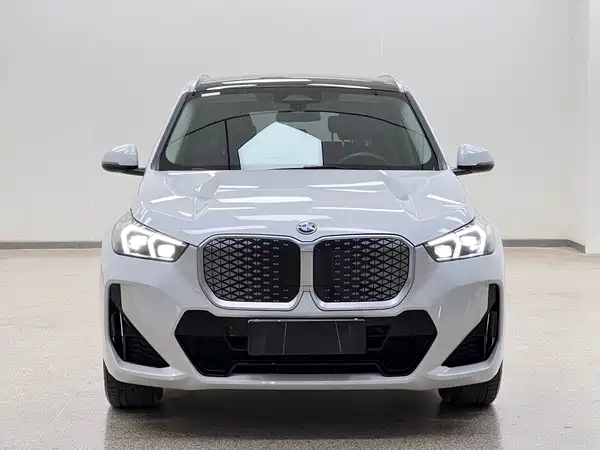 BMW iX1 2024