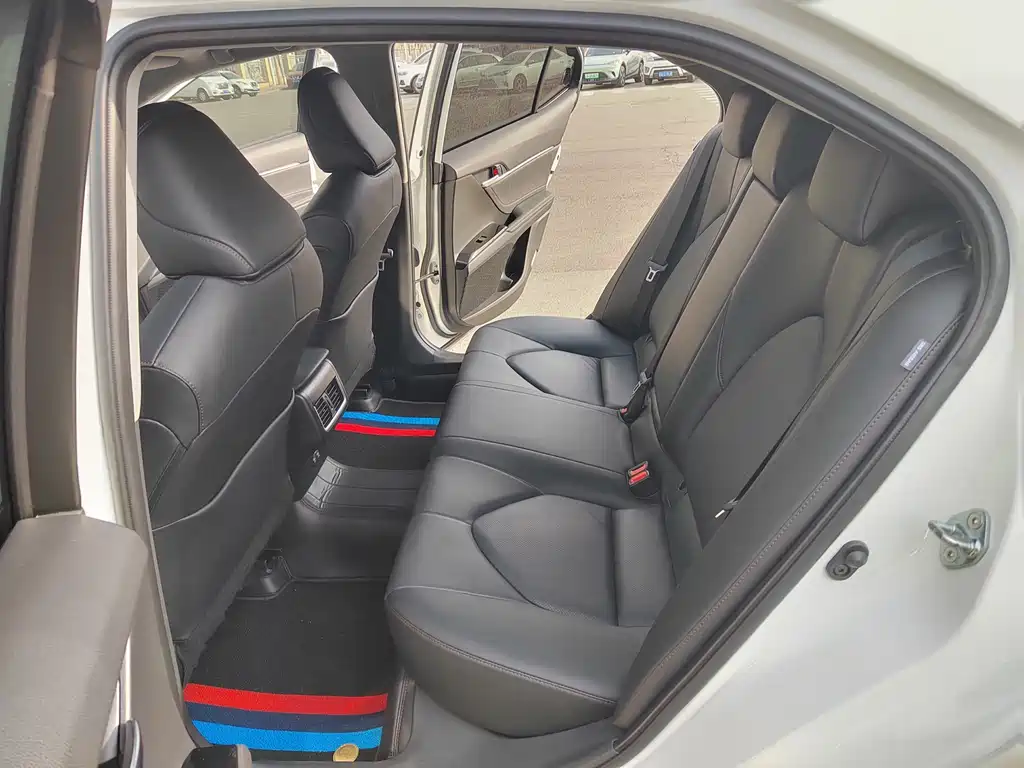 Toyota Camry 2023 — фото 16