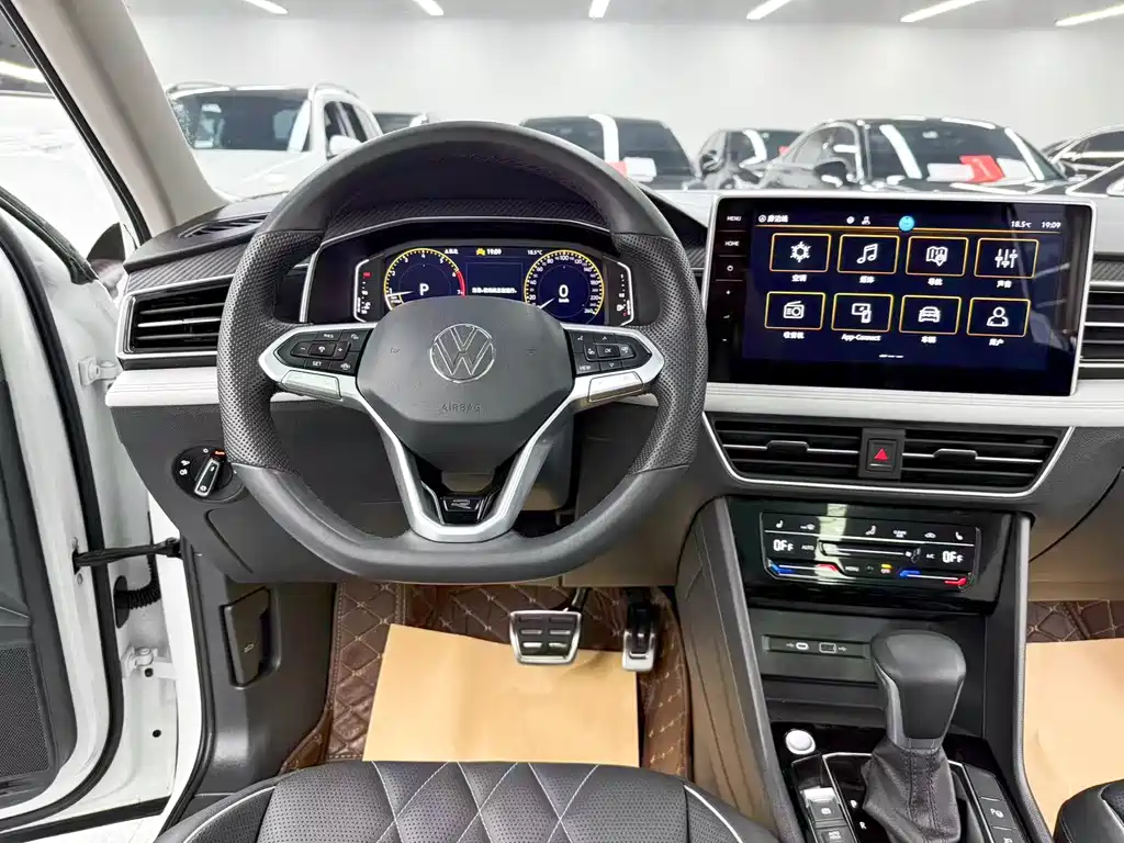 Volkswagen Tiguan L 2024 — фото 16