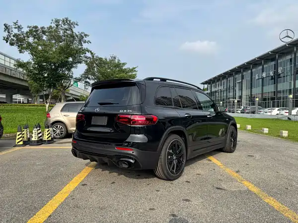 Mercedes-Benz GLB AMG 2026