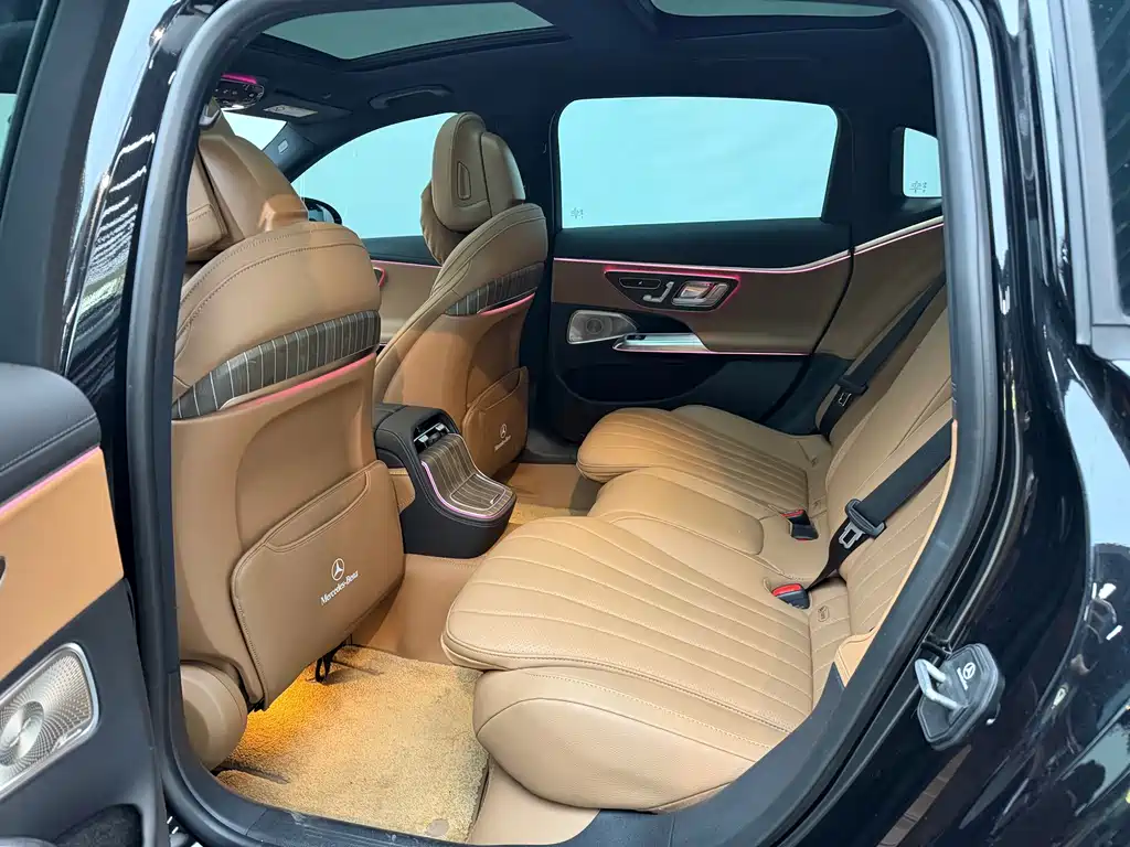 Mercedes-Benz E-Class 2025 — фото 10