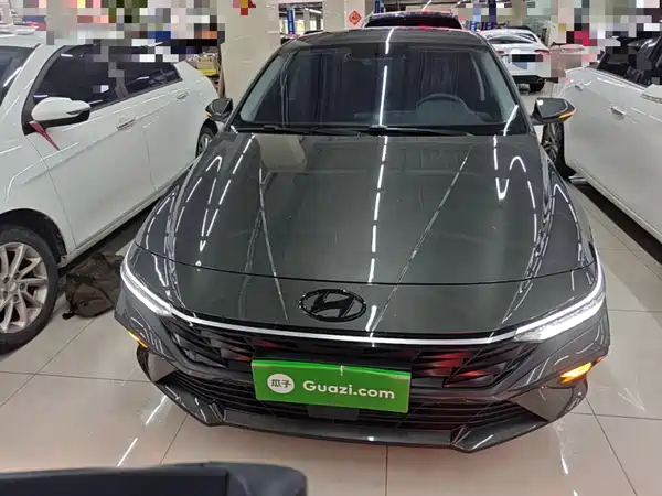 Hyundai Elantra 2025