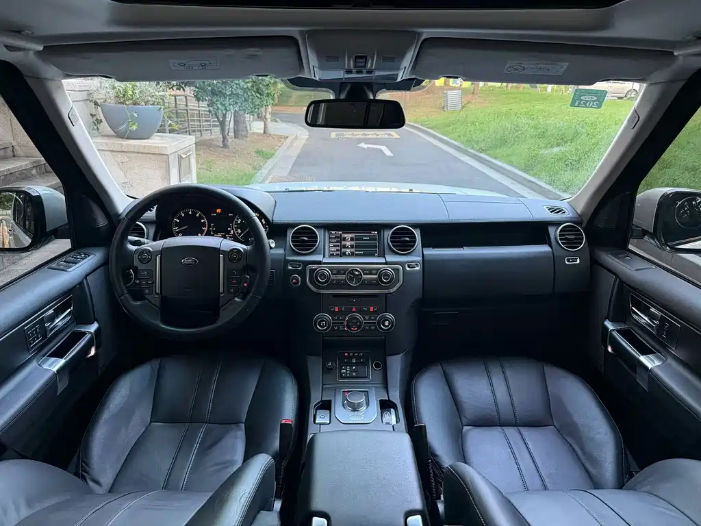 Land Rover Discovery 2015 — фото 7