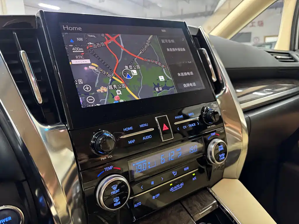 Toyota Alphard 2020 — фото 10
