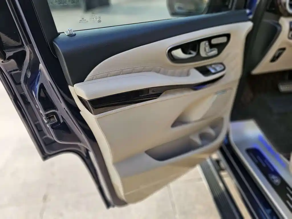 Mercedes-Benz V-Class 2019 — фото 14