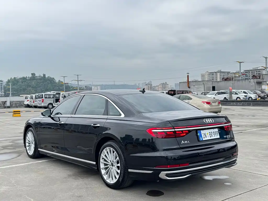 Audi A8 2023 — фото 17