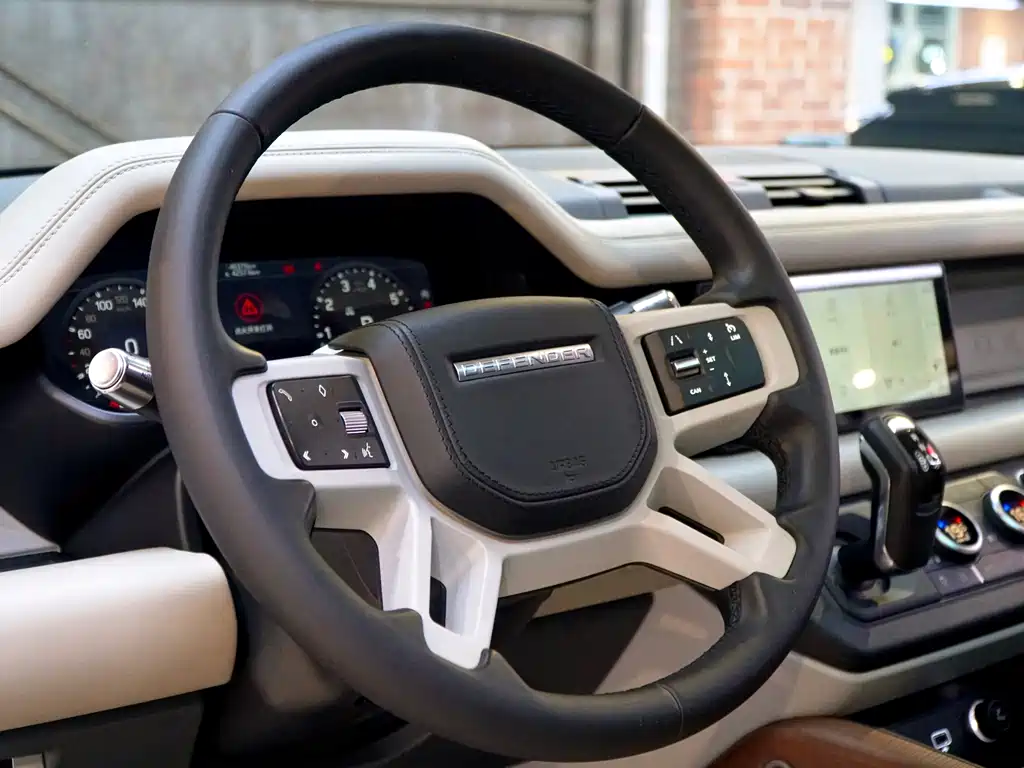 Land Rover Defender 2021 — фото 18
