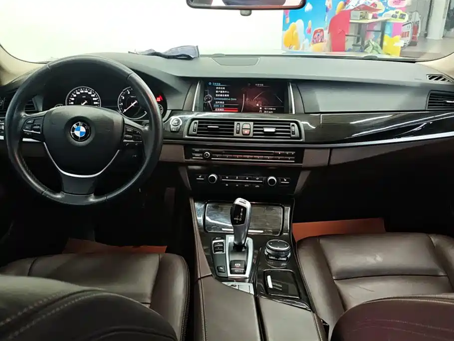 BMW 5 Series 2016 — фото 12