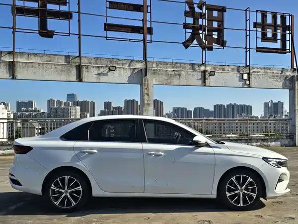 Geely Emgrand 2022
