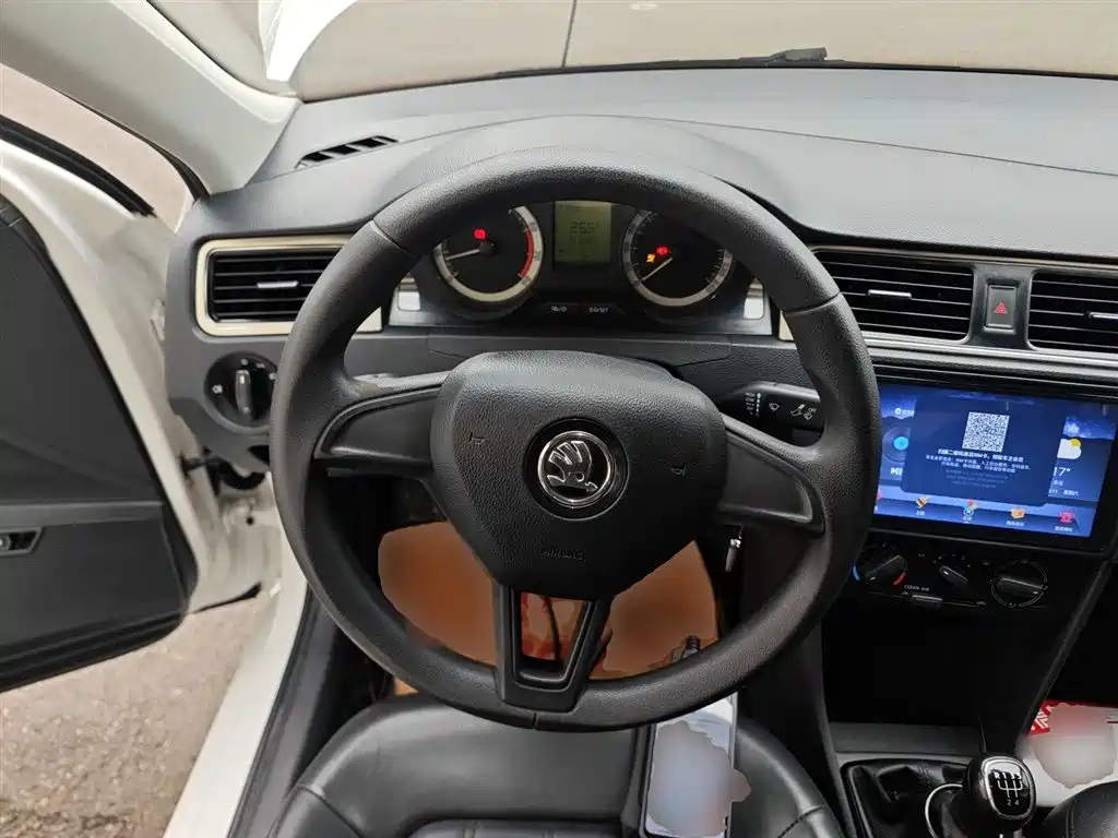 Skoda Rapid 2018 — фото 11