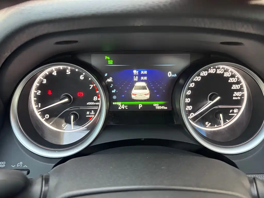Toyota Camry 2018 — фото 18