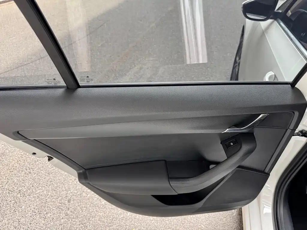 Skoda Octavia 2023 — фото 12