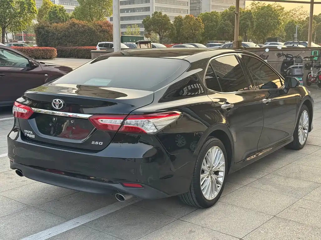 Toyota Camry 2018 — фото 6