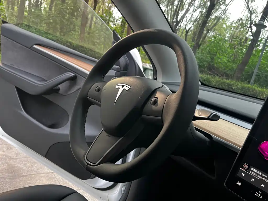 Tesla Model Y 2022 — фото 9