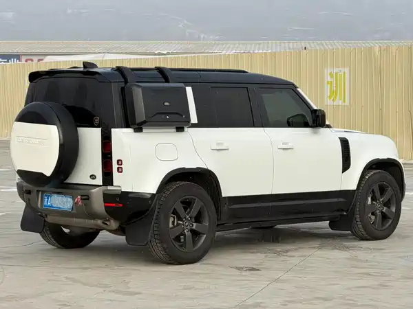 Land Rover Defender 2023