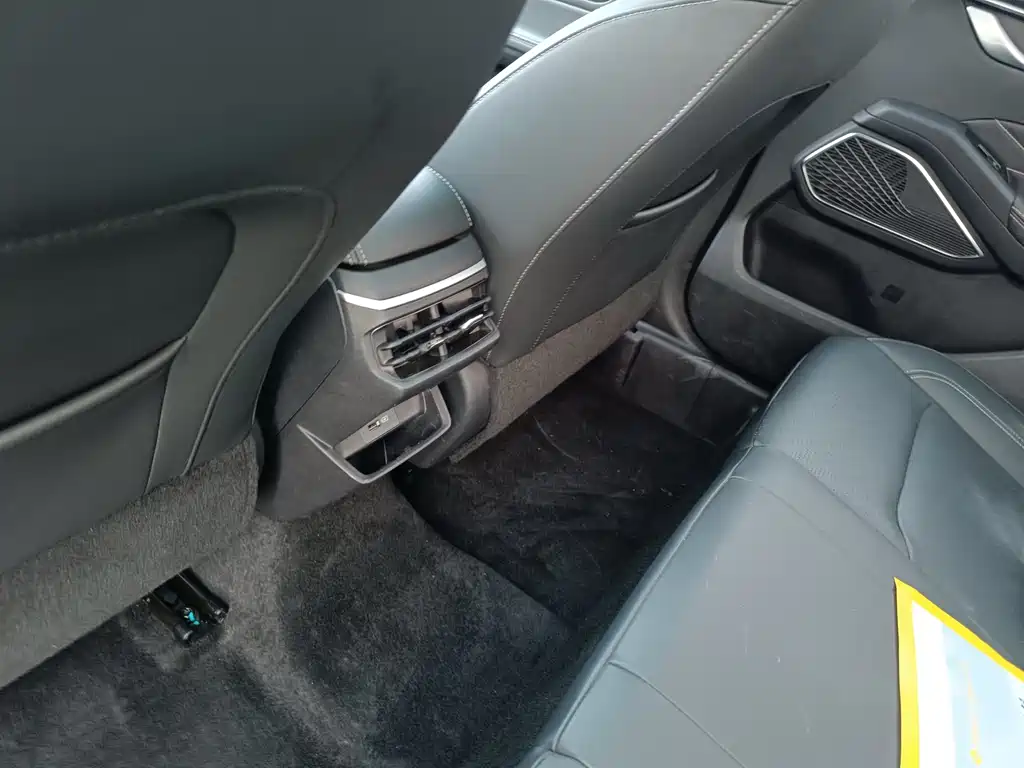 Geely Emgrand 2021 — фото 10