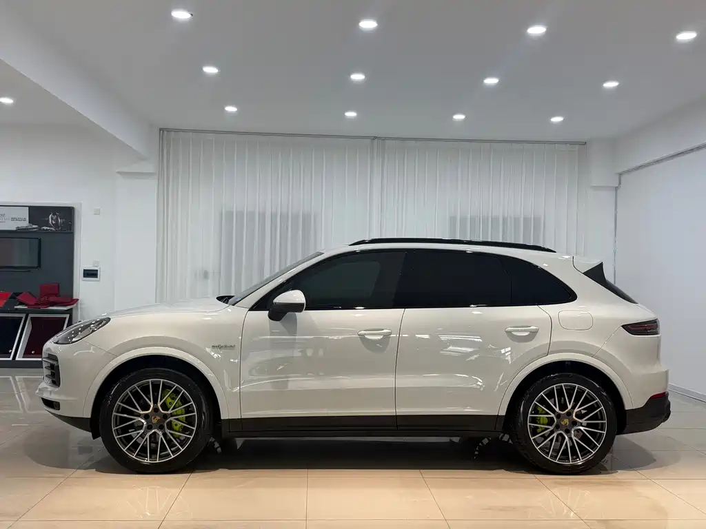 Porsche Cayenne Hybrid 2022 — фото 3