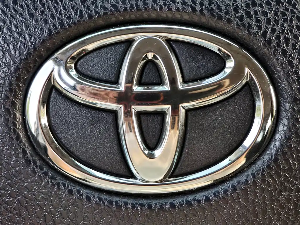 Toyota RAV4 2017 — фото 26