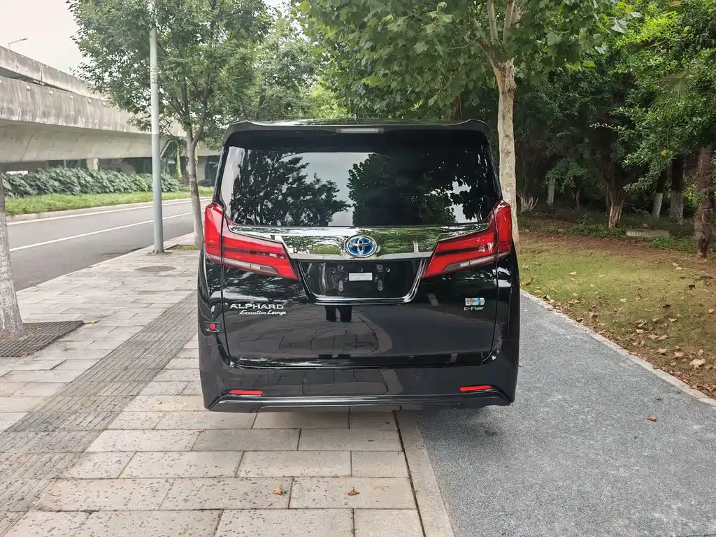 Toyota Alphard 2022 — фото 6