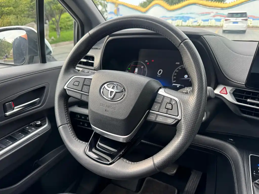 Toyota Sienna 2022 — фото 17