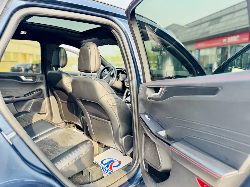 Ford Escape 2020 — фото 10