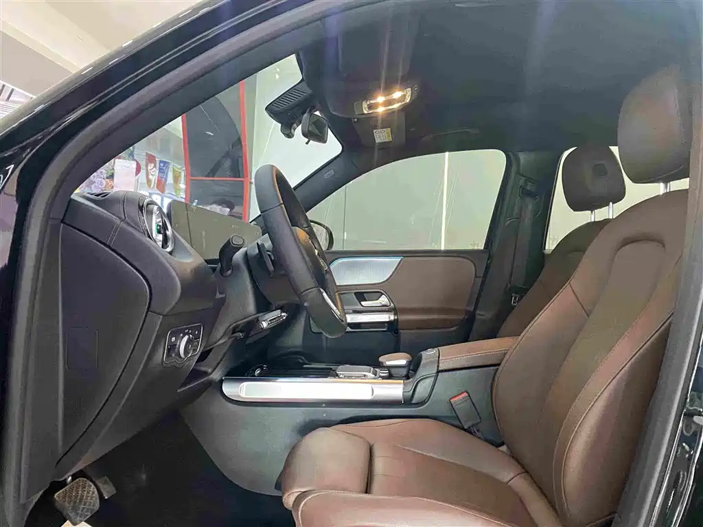 Mercedes-Benz GLB 2023