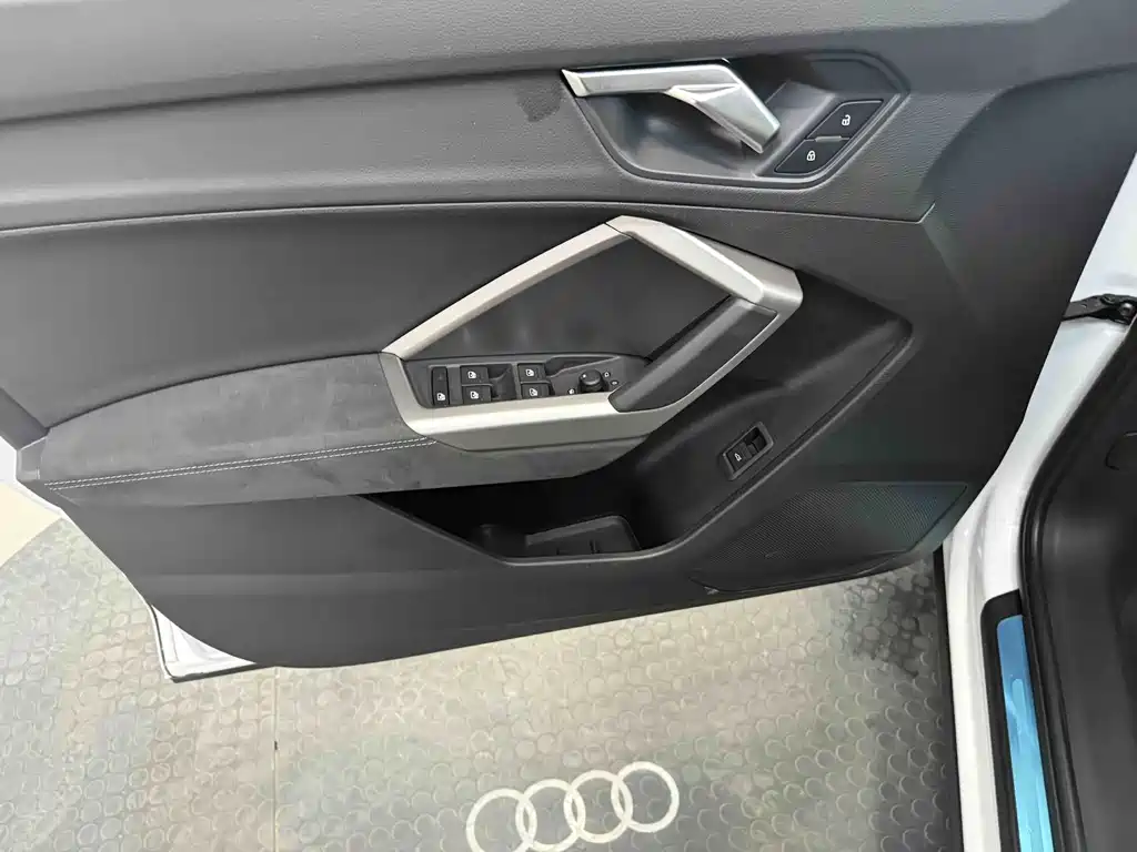 Audi Q3 2023 — фото 11