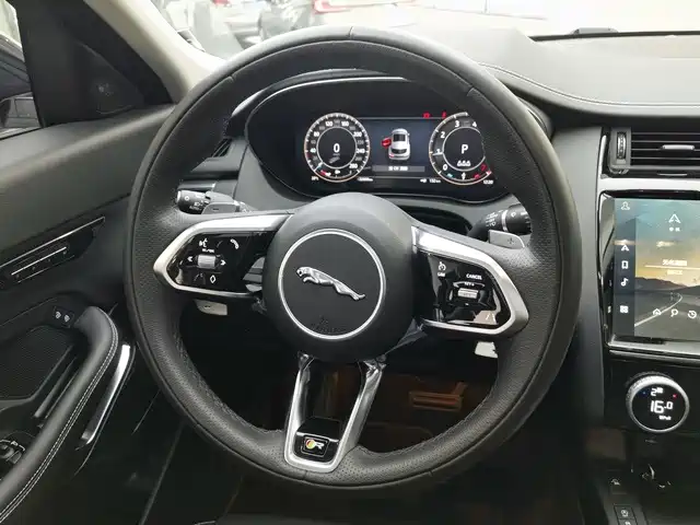 Jaguar E-PACE 2024 — фото 4