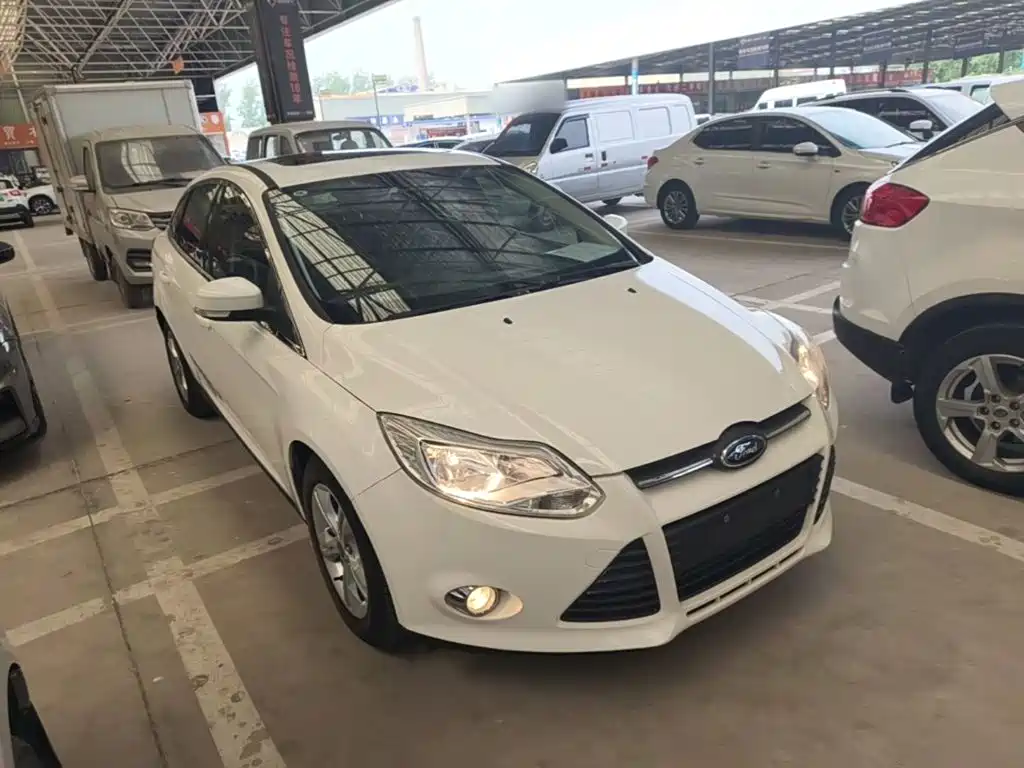Ford Focus 2015 — фото 22