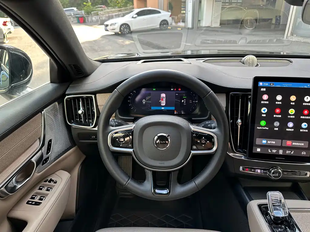 Volvo S90 Plug-In Hybrid 2025 — фото 15