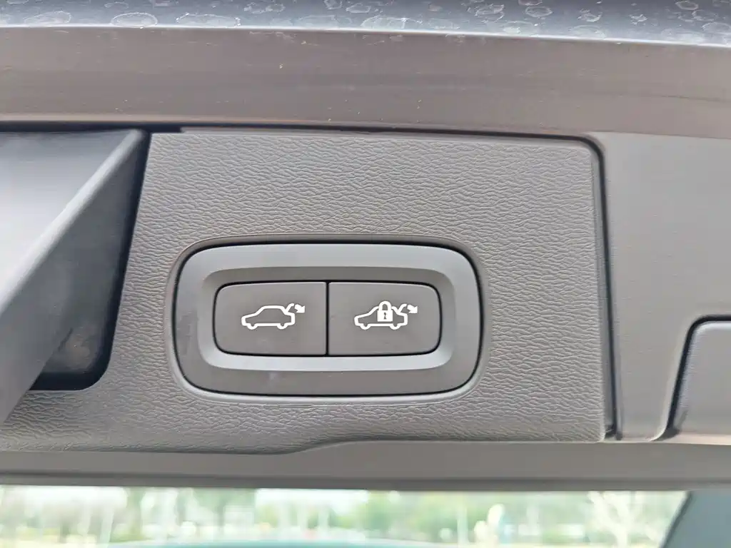 Volvo XC60 2025 — фото 40