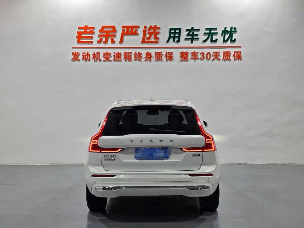 Volvo XC60 2023 — фото 8