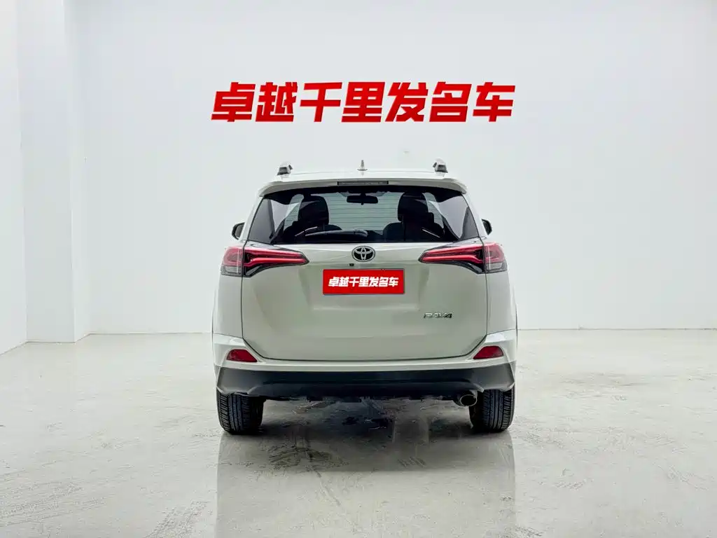 Toyota RAV4 2017 — фото 4