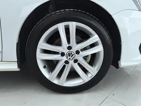 Volkswagen Sagitar 2018