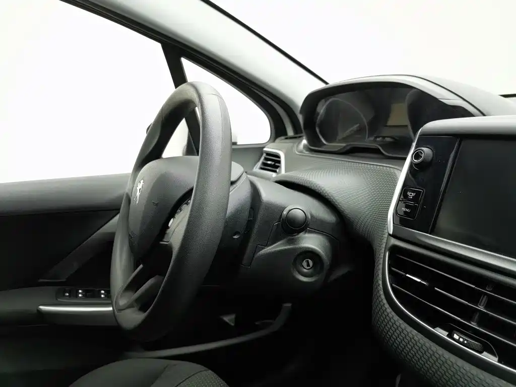 Peugeot 2008 2015 — фото 22