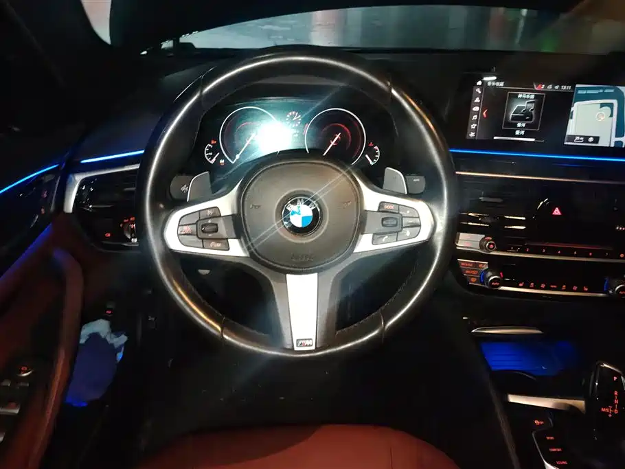 BMW 5 Series 2019 — фото 15