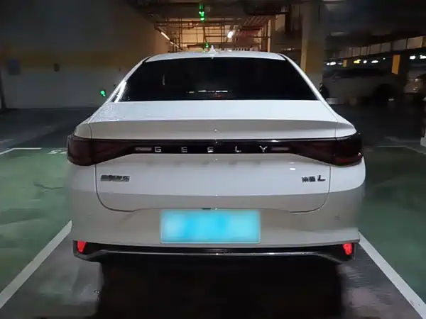 Geely Emgrand L 2022