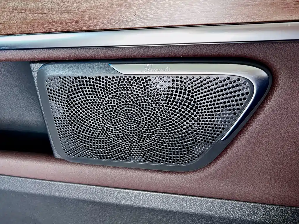 Mercedes-Benz V-Class 2022 — фото 21