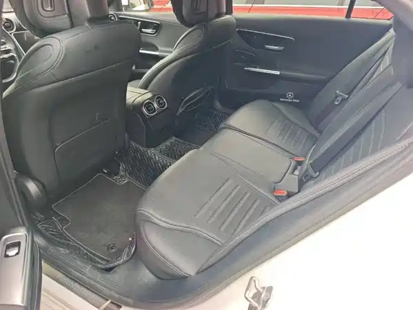 Mercedes-Benz C-Class 2024