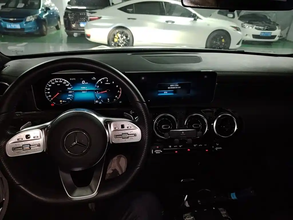 Mercedes-Benz A-Class 2019 — фото 10