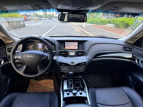 Infiniti Q70 2017