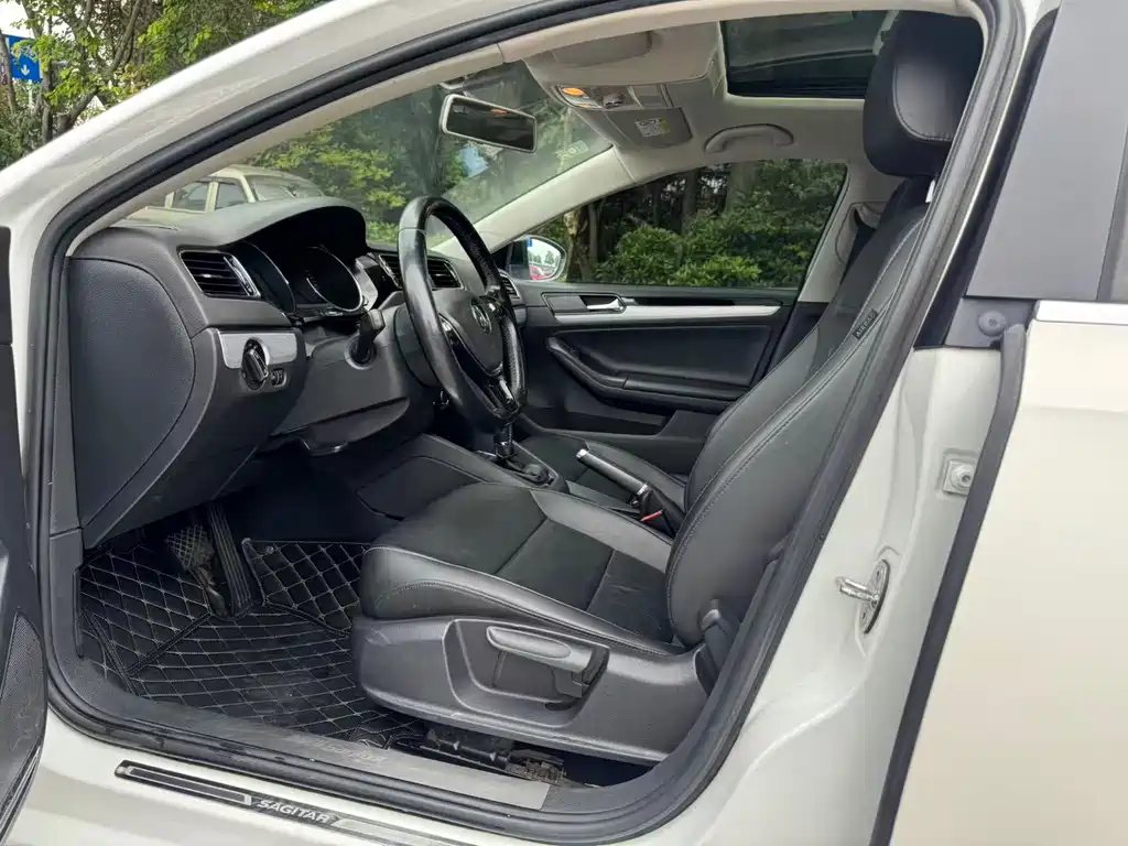 Volkswagen Sagitar 2017
