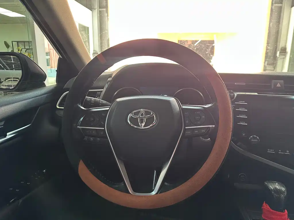 Toyota Camry 2018 — фото 11