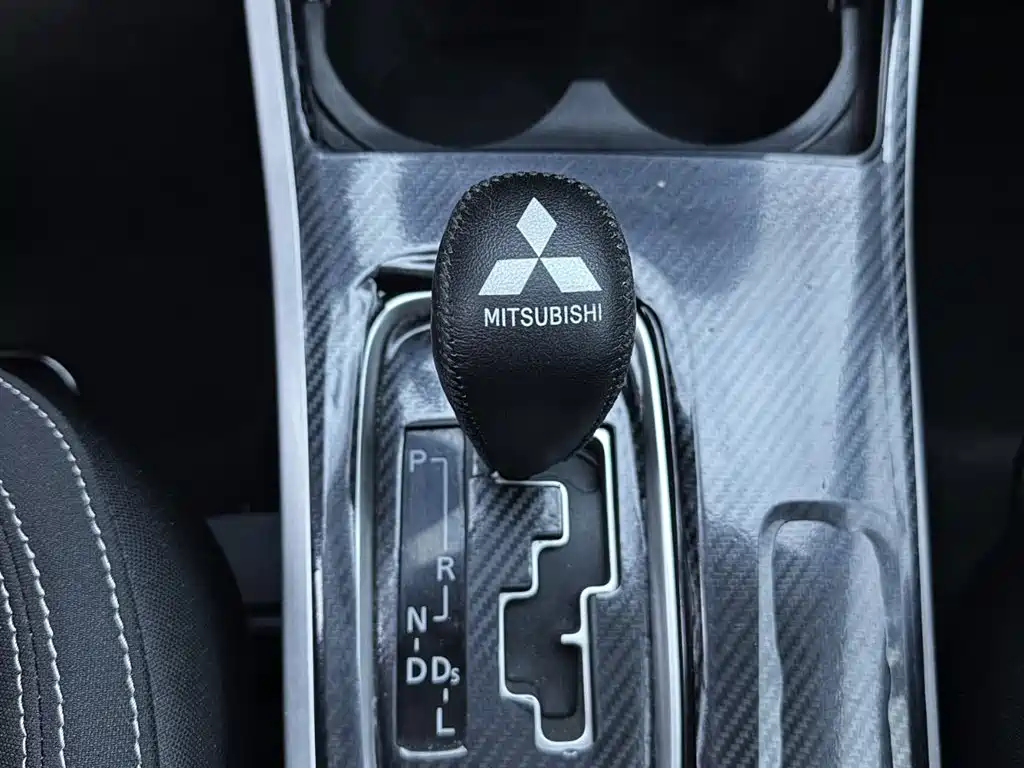 Mitsubishi Outlander 2022 — фото 18