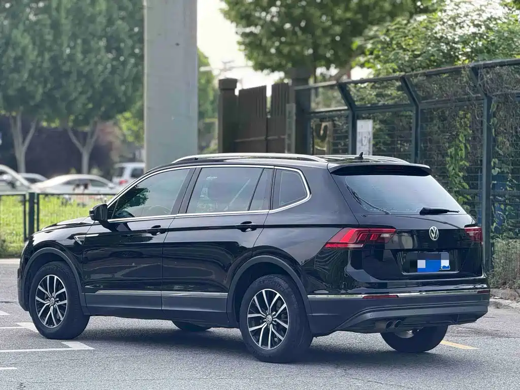 Volkswagen Tiguan L 2017 — фото 11