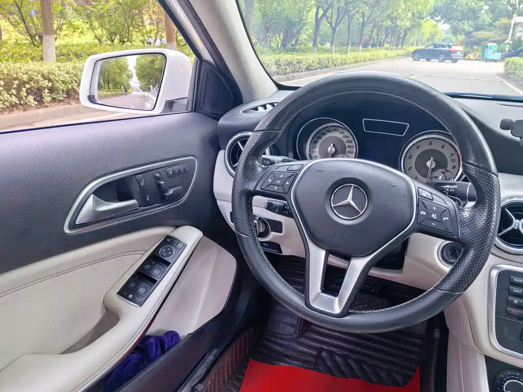 Mercedes-Benz GLA 2015 — фото 9