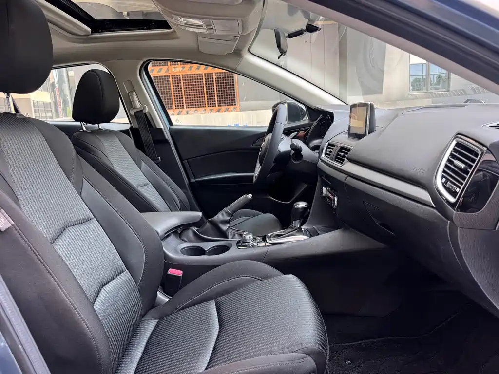 Mazda 3 Axela 2015