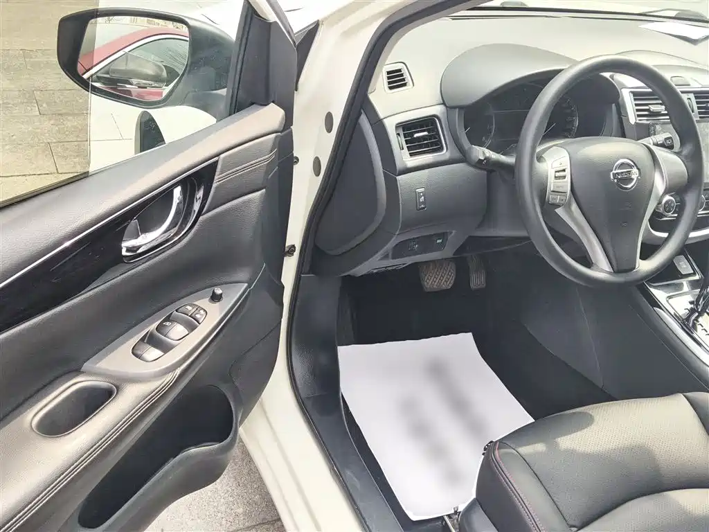Nissan Tiida 2018 — фото 15