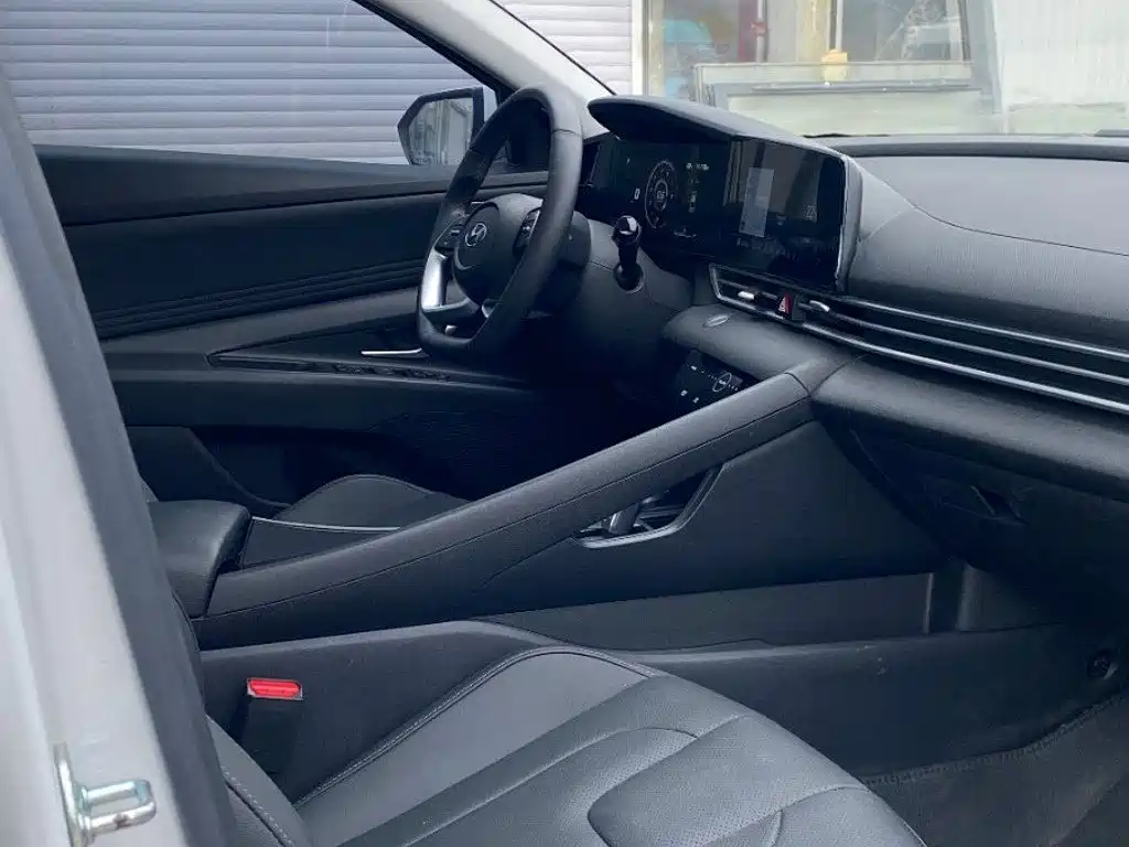 Hyundai Elantra 2022